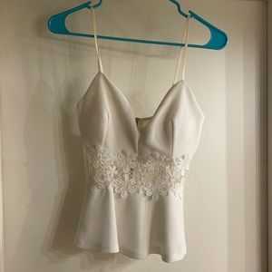 Adorable white lace top 💜